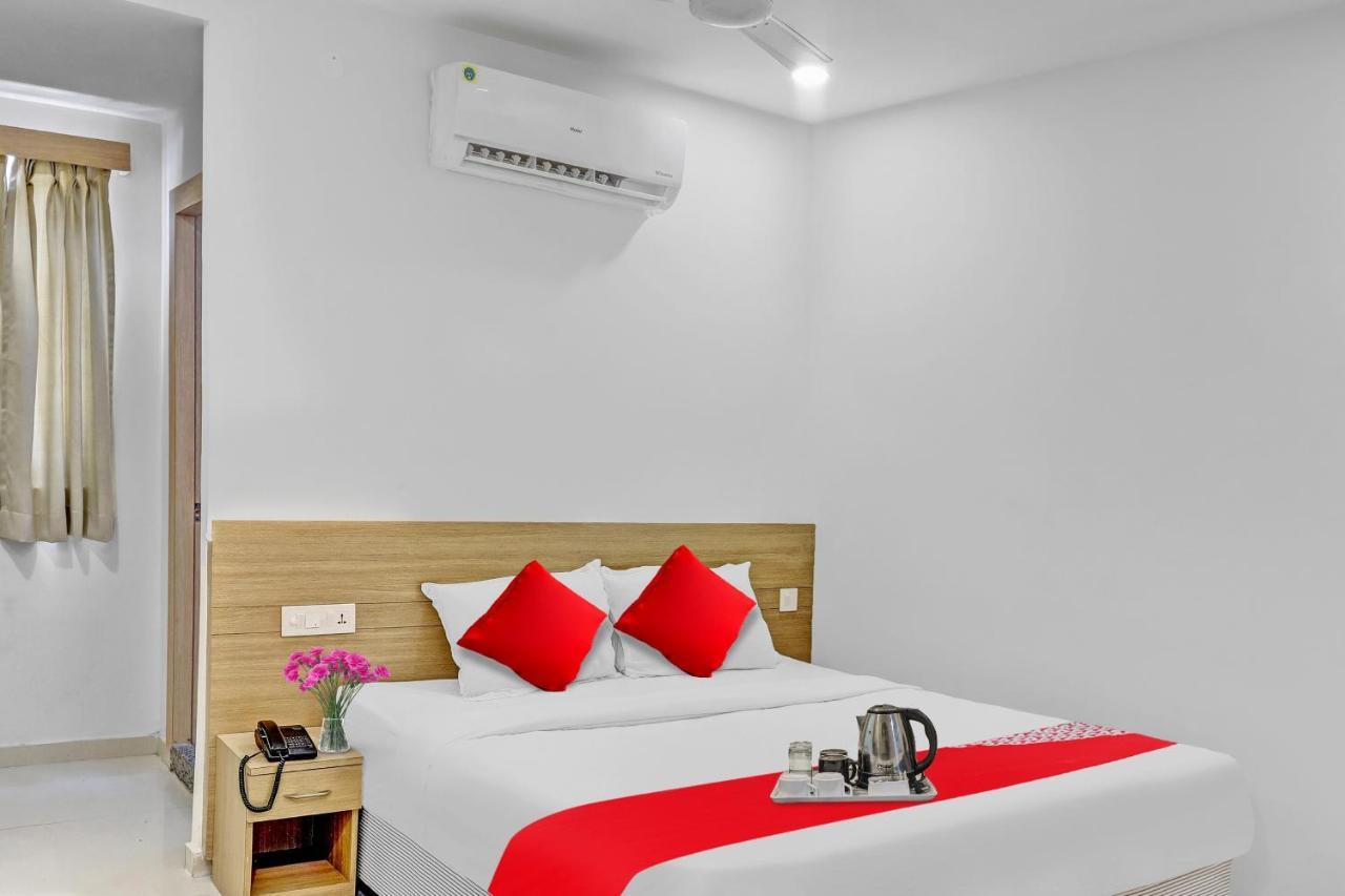 Oyo Flagship Hotel Bluemoon Warangal Ngoại thất bức ảnh