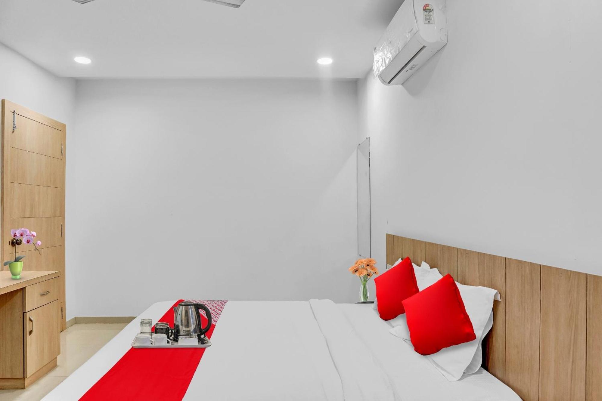 Oyo Flagship Hotel Bluemoon Warangal Ngoại thất bức ảnh
