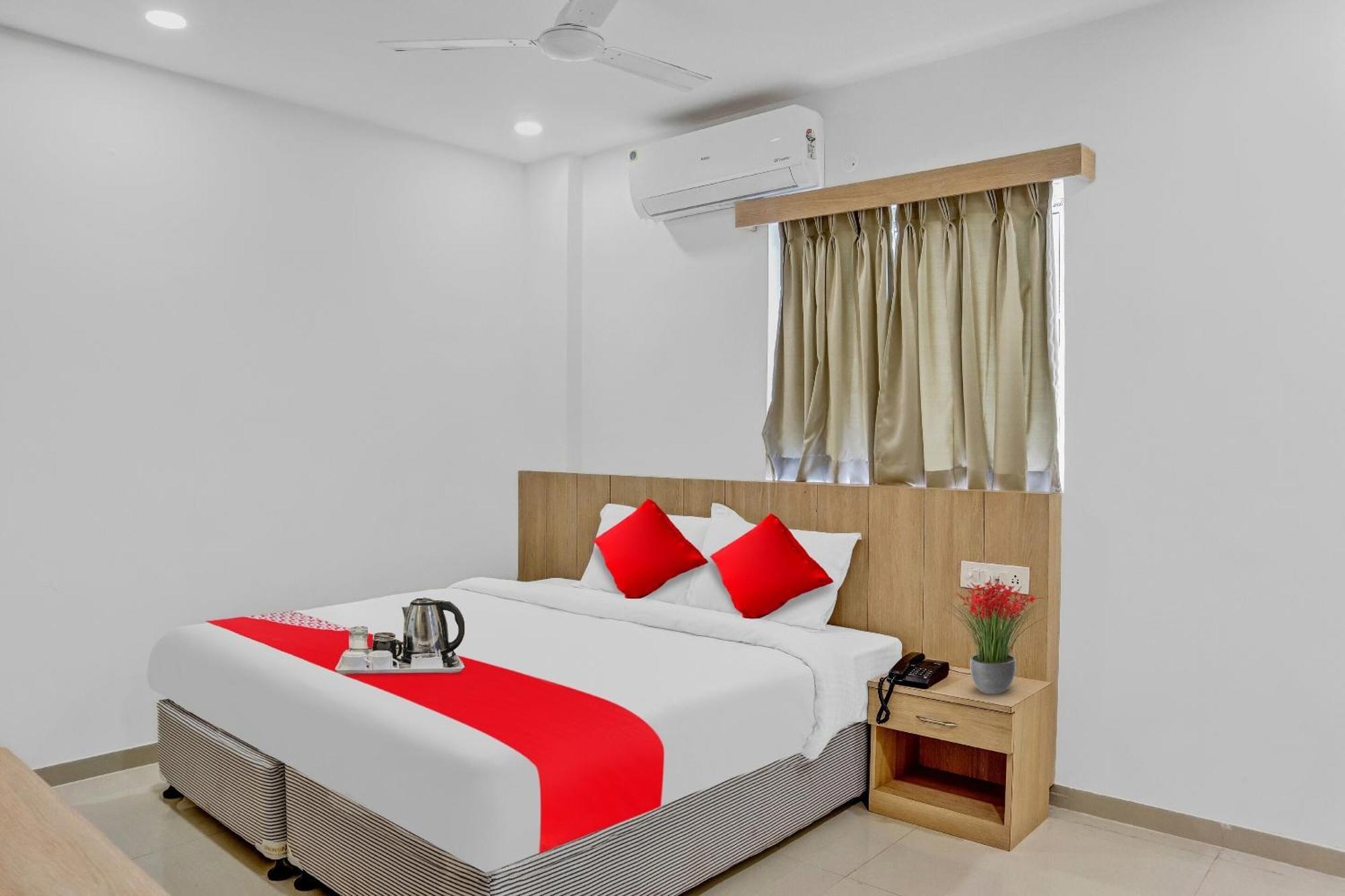 Oyo Flagship Hotel Bluemoon Warangal Ngoại thất bức ảnh