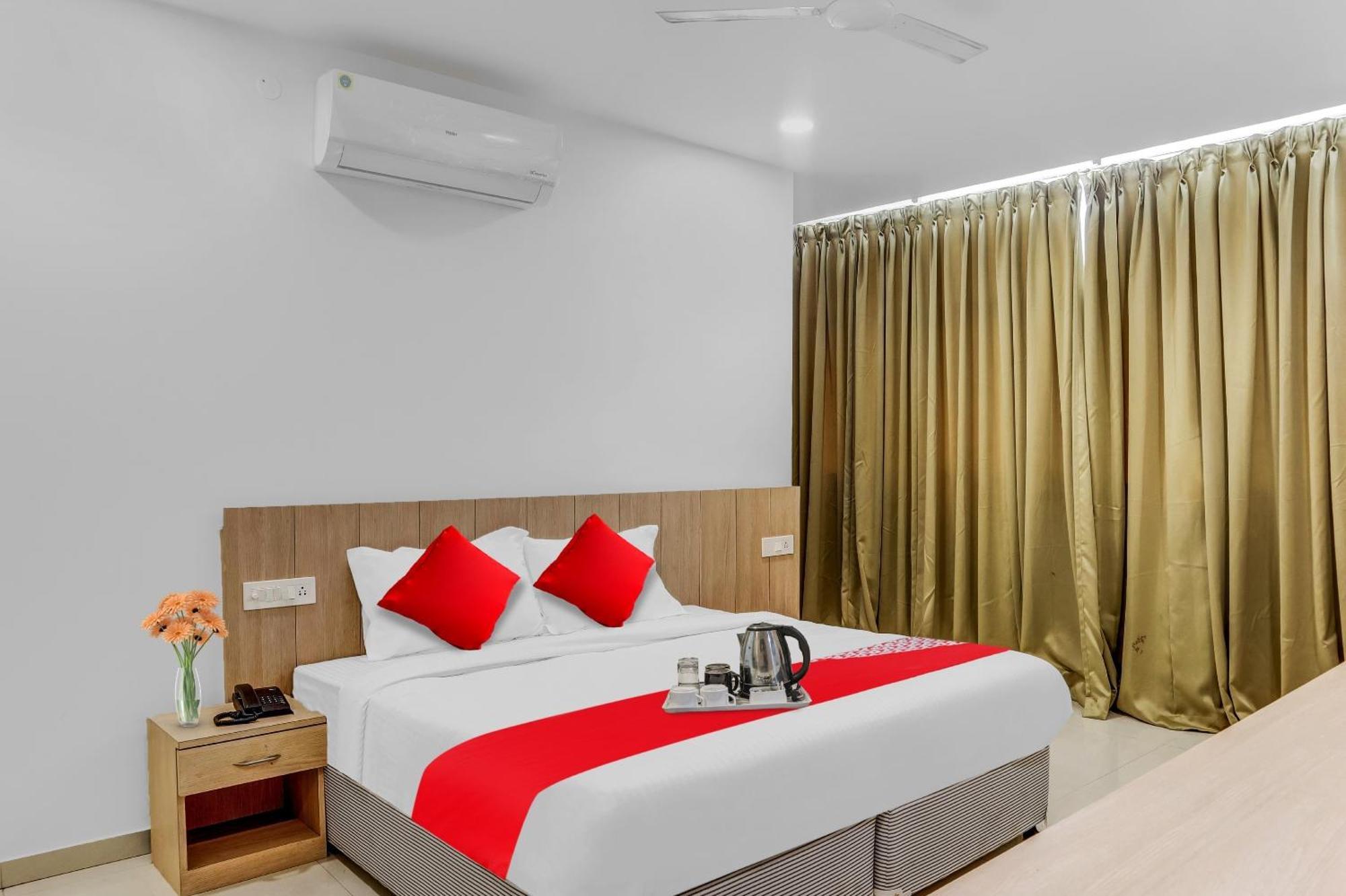 Oyo Flagship Hotel Bluemoon Warangal Ngoại thất bức ảnh
